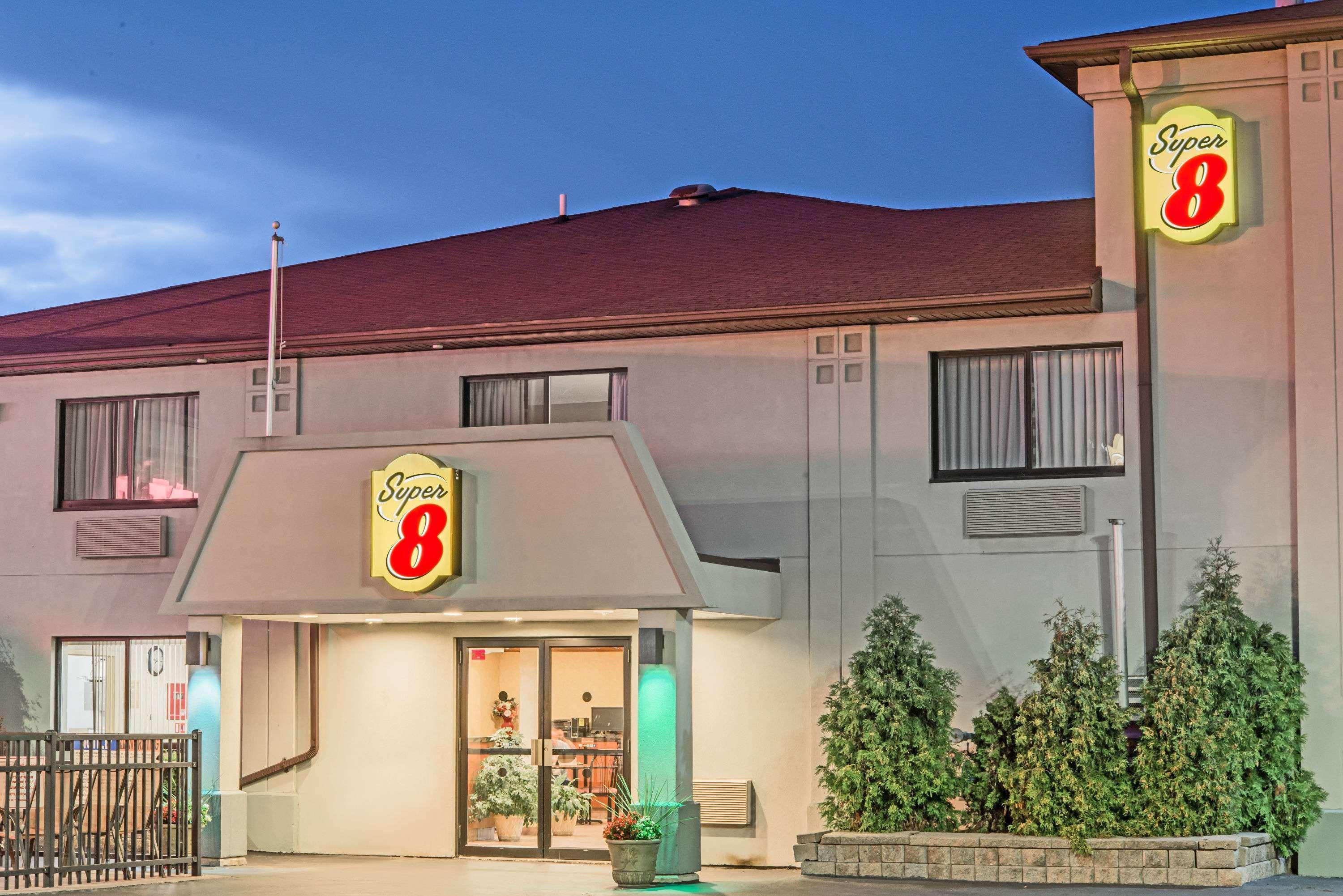 Super 8 by Wyndham Niagara Falls Bagian luar foto