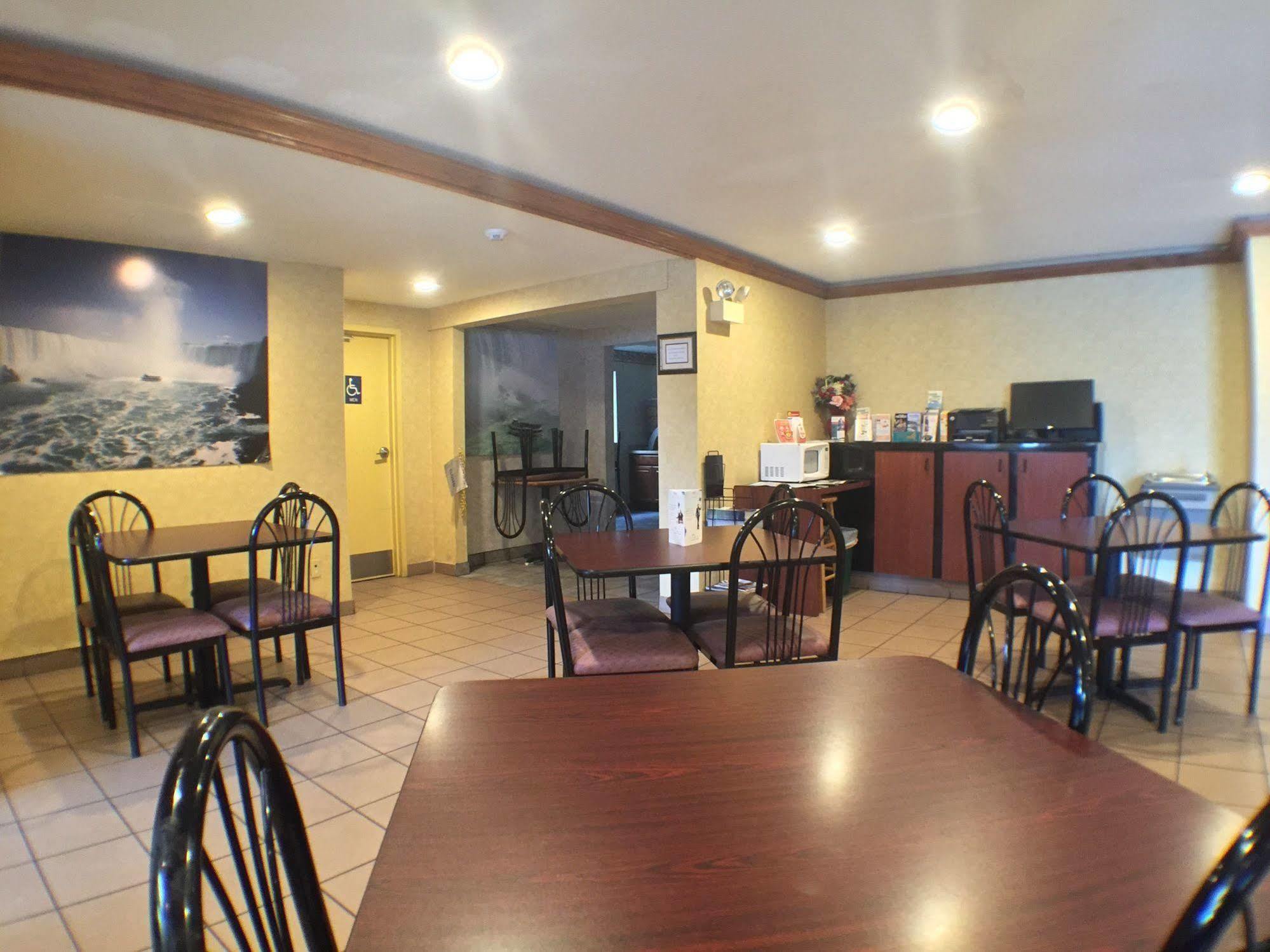 Super 8 by Wyndham Niagara Falls Bagian luar foto